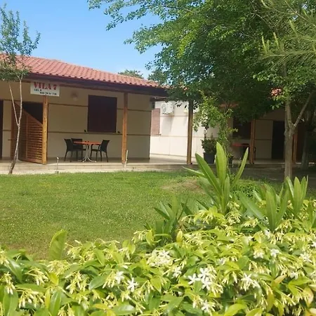 Villa 7 *
